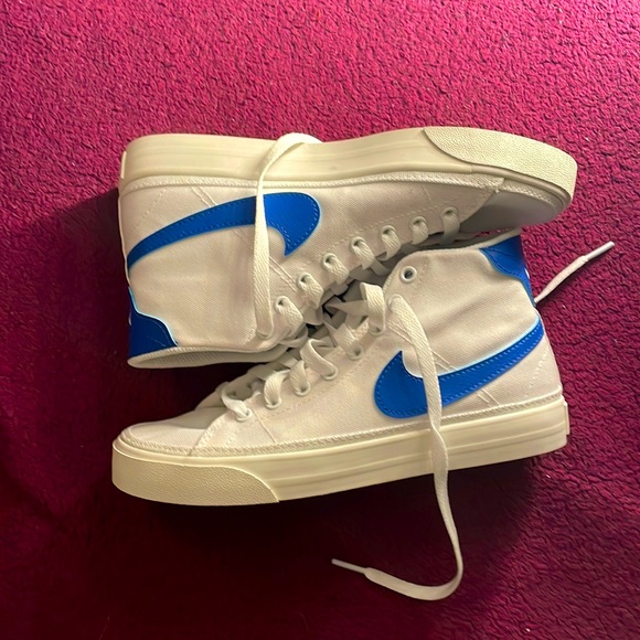Never worn nike high tops - Picture 1 of 5